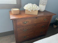 Antique Oak 3drawer dresser great piece that can fit with anythi
