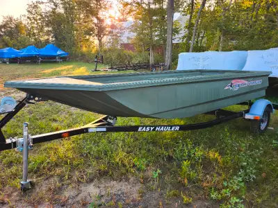 Demo 17 mod v jon boat Motor optional Livewell, lights bilgepump Trailer Battery Registration and pl...