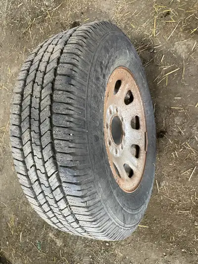 Tire is brand new 265/70r18 Goodyear Wrangler sr-a 8 stud rim 306 861-5180