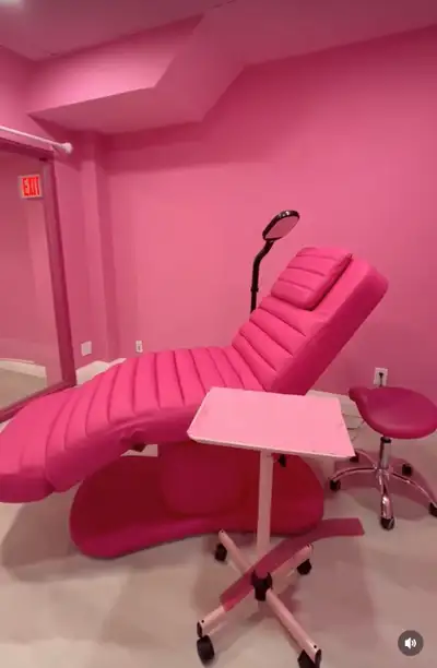 Private Room for Rent Inside All-Pink Lashed Toronto Beauty Salo