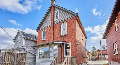 One bedroom, main level apartment. Adelaide and Ritson, many amenities close by. Public transit, hos...