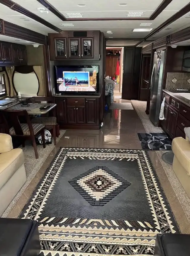 2012 American Revolution 42T – Luxury Diesel Pusher in RVs & Motorhomes in Revelstoke - Image 6
