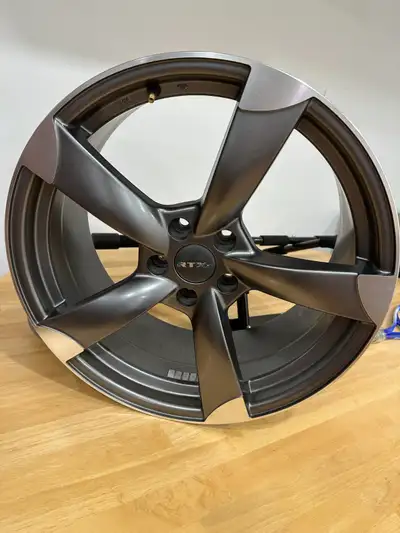 19x8.5 ET 35 PCD 5x112 Pristine condition. Will fit most Audi/VW vehicles: Audi: A3/S3 (8V) 2013-202...