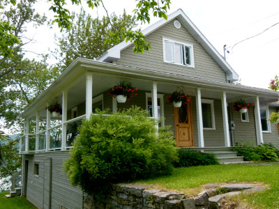 Chalet confortable au bord du lac Pohénégamook