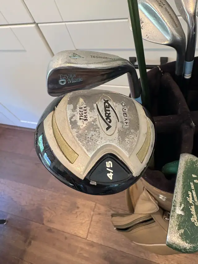 full set of women’s right golf clubs and bag  in Golf in Guelph - Image 6