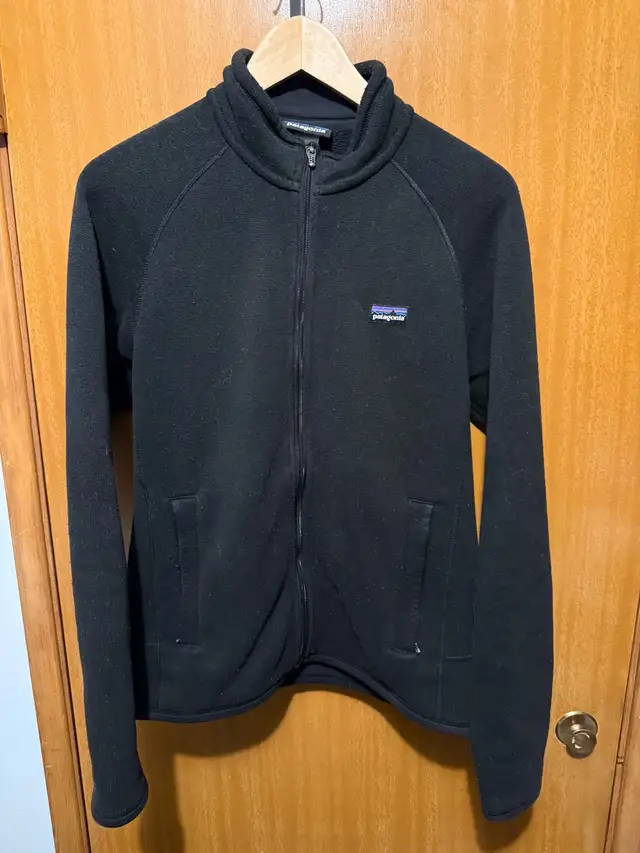 Patagonia Fleece Jacket in Women's - Tops & Outerwear in Calgary - Image 6