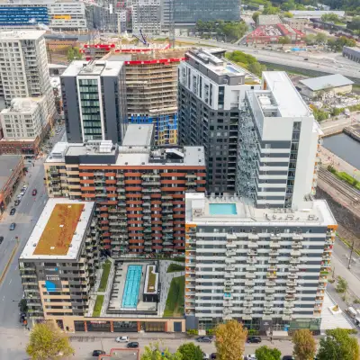 Modern 3½ Sublet with FREE May Rent – Hexagone Building, Griffintown – $1,795 Heart of Griffintown |...