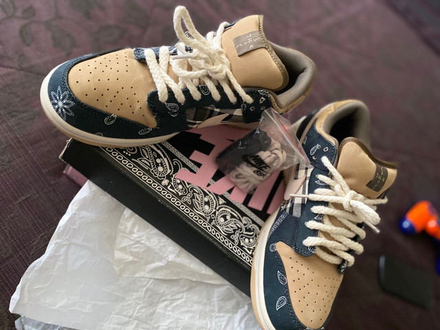Travis Scott dunks  “special box” in Men's Shoes in City of Toronto - Image 3