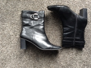 Ladies Black Boots Size 8 Excellent Condition. in Women's - Shoes in Winnipeg - Image 2