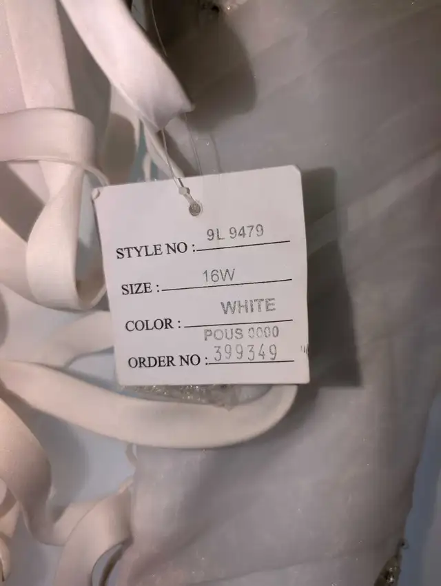 David's Bridal Size 16W Wedding Dress62863279390593124