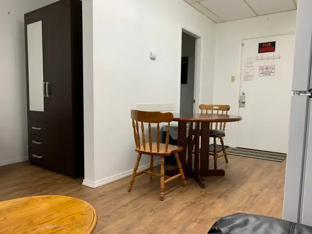Swan Hills Homestead Motel- Nice Bachelor Apartments in Short Term Rentals in Edmonton - Image 7
