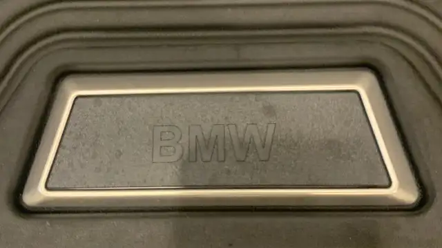 OEM BMW FITTED LUGGAGE COMPARTMENT MAT (Trunk Liner / Trunk Mat) in Other Parts & Accessories in Oakville / Halton Region - Image 3