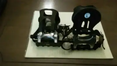 Cleat type bike peddles -new cond., View more