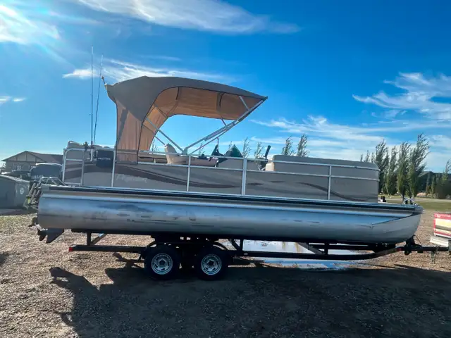 2001 Premiere Elite 24’ Tritoon in Powerboats & Motorboats in Edmonton - Image 8