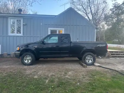 PART OUT 2001 f150 xlt 4x4 parts Motor runs but needs a head gasket or new block Good Interior Good...