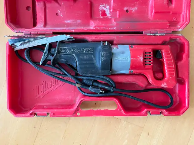 Milwaukee Tool 12 Amp SAWZALL Reciprocating Saw with Case in Power Tools in City of Toronto - Image 4