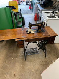 Singer antique, sewing machine