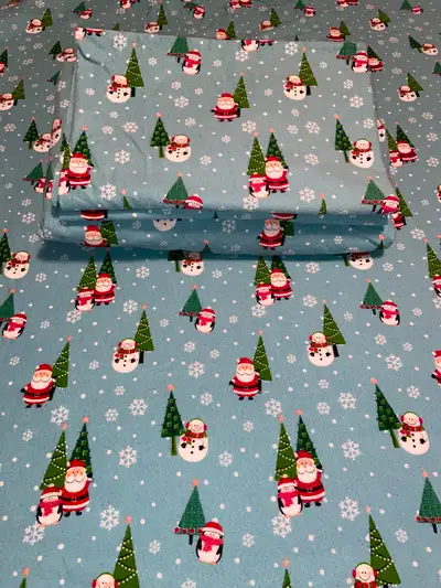 Size full/ double Includes 1 flat sheet, 1 fitted sheet, 2 pillowcases (standard size) EUC Smoke fre...