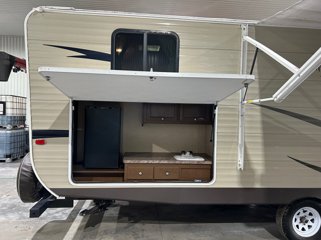 2018 Forest River Shasta Oasis Bumper Pull in Travel Trailers & Campers in Stratford - Image 2