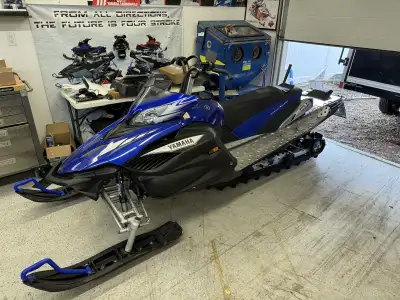2008 Yamaha apex MTX. 162 x16 x2.25, reverse, estart, 2700km , spare belts, cover, rear bag, spare w...