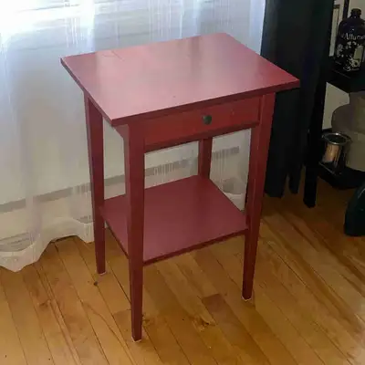 Table de chevet en bois 18X14X 28 H po