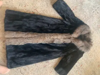 Magnifique manteau en fourrure veritable, View more