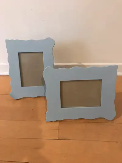2 Picture Frames  5” X 7” Photos For 5$ / 2 Cadres Pour 5$, View more