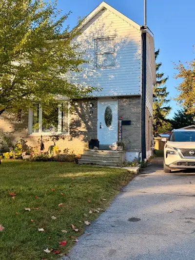 Bright and spacious 4-bedroom, 1.5-bathroom home located on Chartwell Crescent in a quiet, establish...