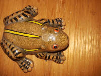 Ceramic  frog magnet for fridge $5