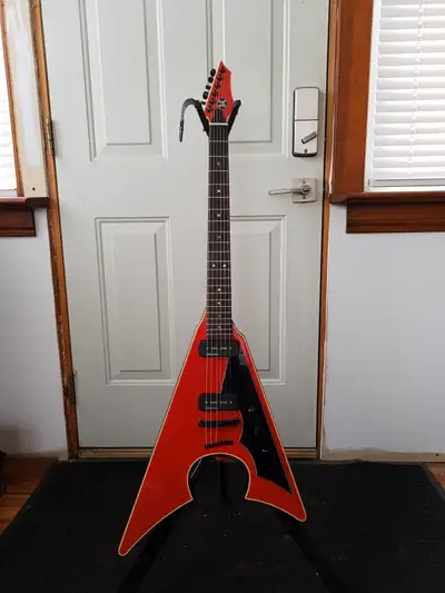 Axl Jacknife flying V, View more