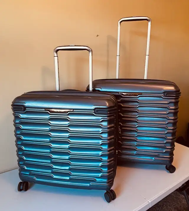 Samsonite Stryde suitcases in Bags & Luggage in Ottawa - Image 2