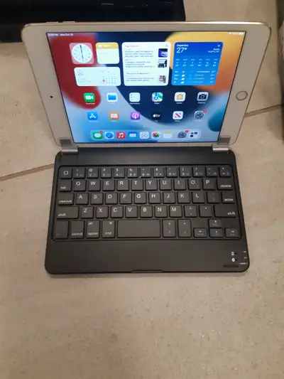 128 GB Ipad Mini 4 with keyboard, View more