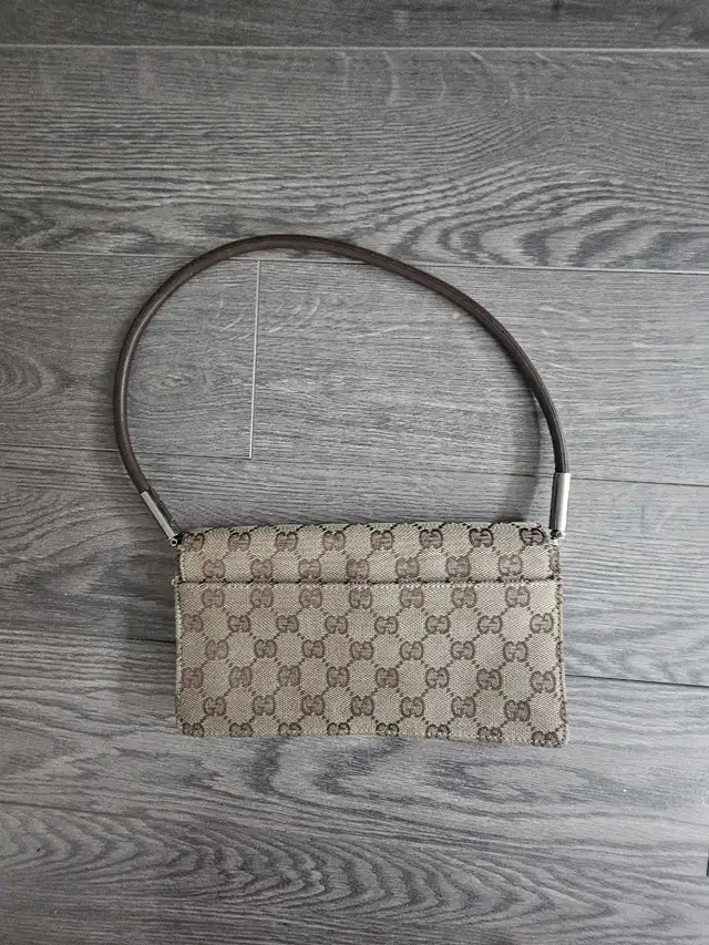 Gucci bag in Women's - Bags & Wallets in Markham / York Region - Image 5