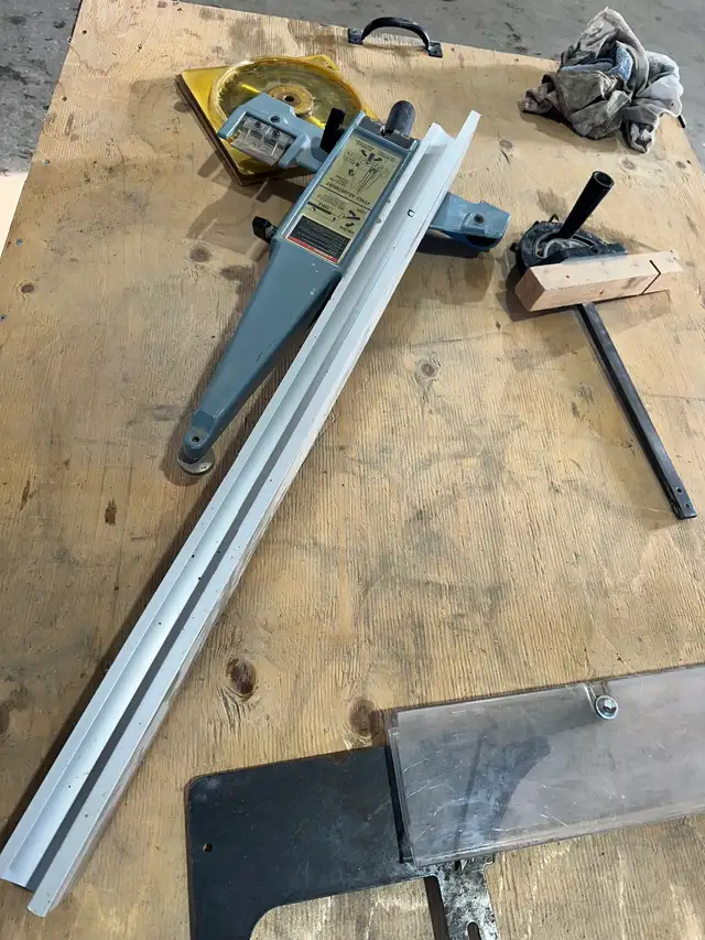 10” Delta deluxe contractor saw in Power Tools in Hamilton - Image 8