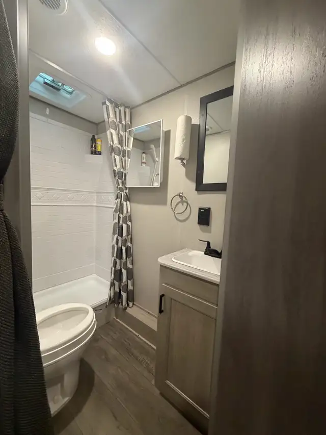 2025 Coachmen Travel Trailer Rental Sleeps 8 | Family Ge in Ontario in Canada - Image 7