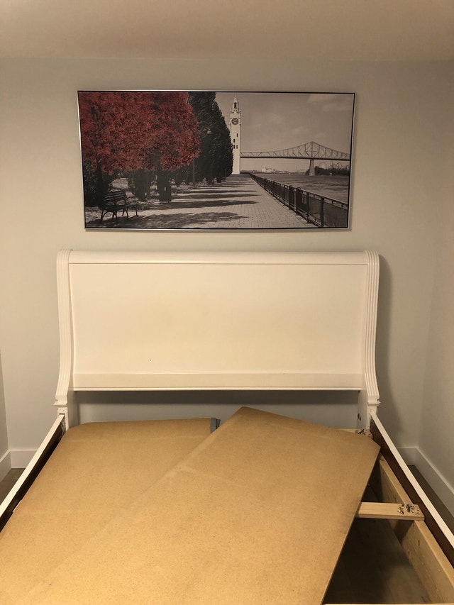 Base de lit Queen en bois massif Lits et matelas Laval/Rive Nord