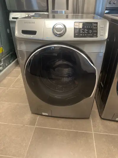 I'm selling a Samsung washer, featuring a generous capacity and efficient performance for all your l...