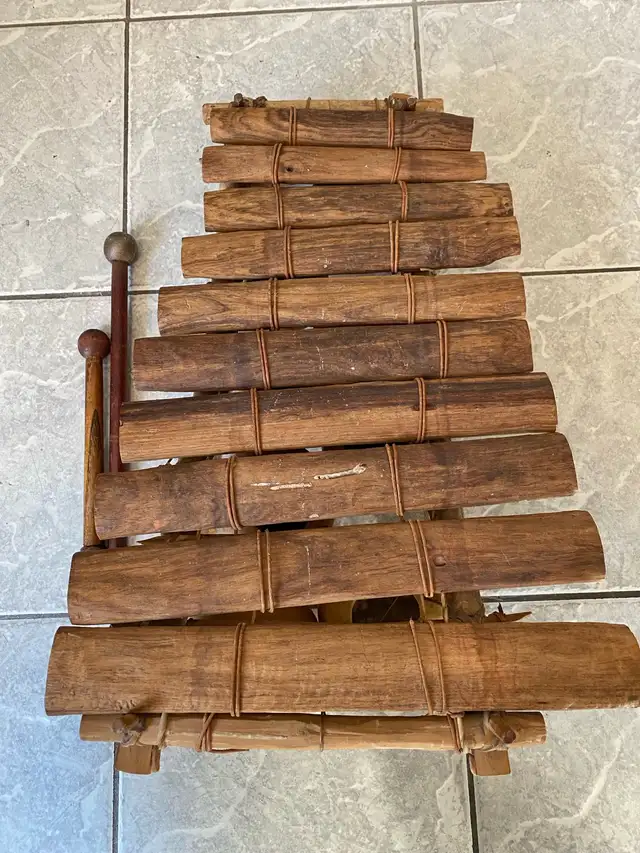 antique West African Balafon 10 key. in Other in Markham / York Region - Image 3