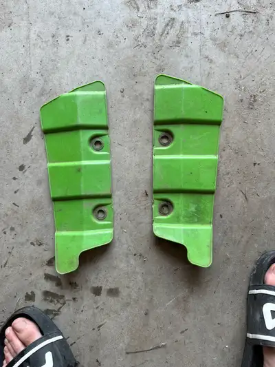 I am selling a pair of Arctic Cat 500 front guard protectors, likely from around the 2005 model year...