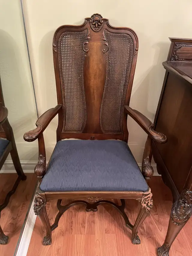 Antique mahogany dining room table with chairs in Dining Tables & Sets in City of Toronto - Image 7