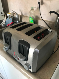 Black & Decker 4 slice toaster (LIKE NEW) $20