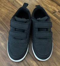 Excellent condition - Black H&M shoes 11.5T  (Youth)