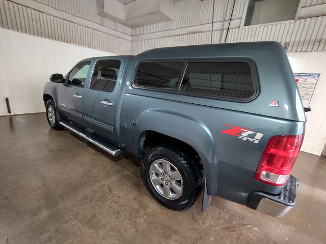 2011 GMC Sierra 1500 SLE CREW CAB (4 PORTES PLEINES) Serie Z71 dans Autos et camions  à Laurentides - Image 3