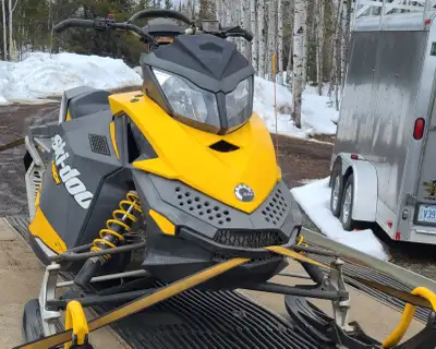Ski-Doo MXZ 600 Sport Carbureted 2,970miles with: -597cc, 2-stroke liquid cooled Rotax 600 twin carb...