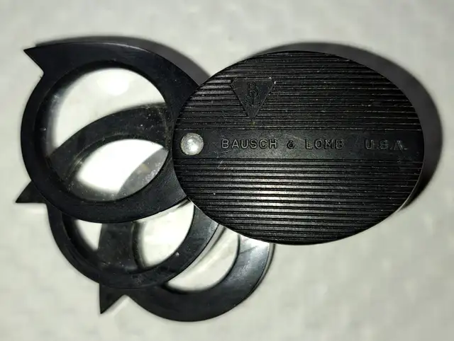 Bausch & Lomb Folding Pocket Magnifier & Watchmakers Loupe in Other in City of Montréal - Image 2