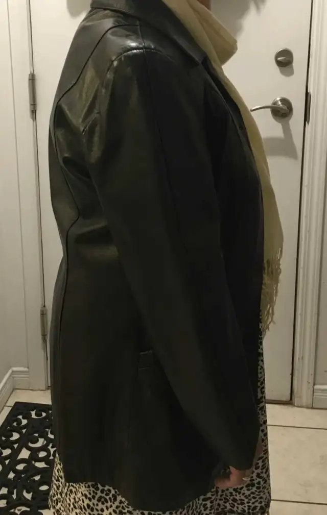 Danier Leather Jacket in Women's - Tops & Outerwear in Oshawa / Durham Region - Image 4