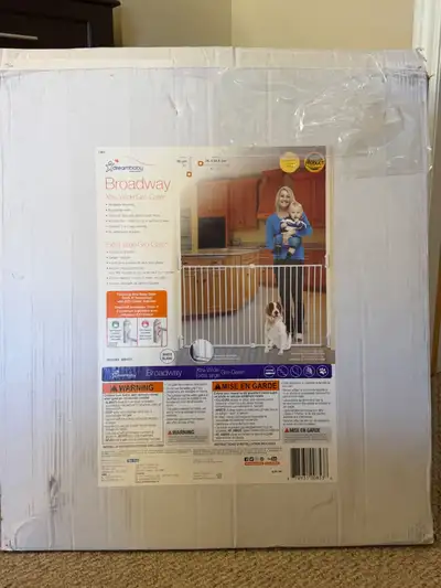 Baby Gate / Pet Gate: Dreambaby Broadway extra wide gro-gate, View more