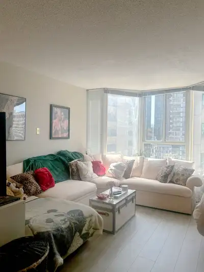 Prime Location - University and Dundas - Open plan 1 bed