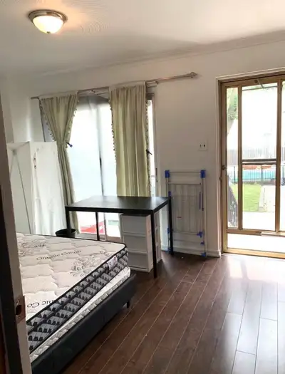 *Female Only* Single  Bright room at Bathurst & Dundas