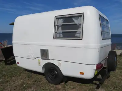 13' Fibreglass Trillium Trailer Propane stove, sink, freshwater tank, cooler, jalousie windows, new...